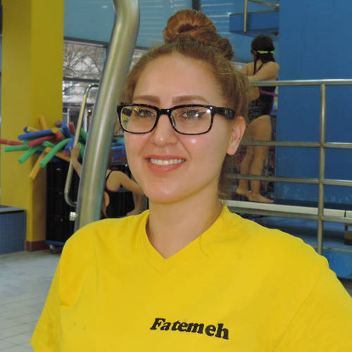 DJK-Trainer Fatemeh für Schwimmabzeichen Gold
